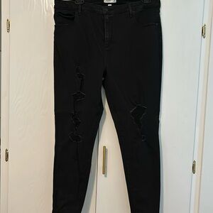 Abercrombie & Fitch The Super Skinny High Rise Black distressed/ripped Jean 20r